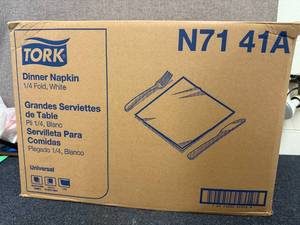 lot 26 image: 4000 Tork Dinner Napkins