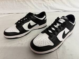 lot 60 image: Nike Dunk Lows - Mens 8.5 Womens 10
