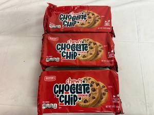 lot 181 image: 3 Packs of Bentons Chewy Chocolate Chip Cookies