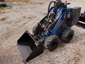 lot 113 image: MX-MRW14 Compact Track Loader