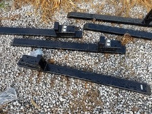 lot 51 image: TF1-66-4000G Adjustable clip-on pallet fork