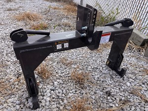 lot 28 image: PT-16-01C 3 Point Quick Tach
