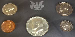 lot 32 image: 1970 Proof Set, San Francisco Mint (S), includes nice silver coins.