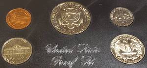lot 39 image: 1972 Proof Set from the San Francisco Mint (S)  This is a nice coin set