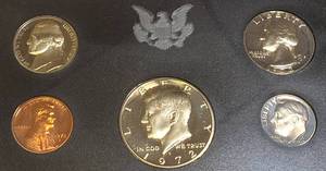 lot 41 image: 1972 Proof Set from the San Francisco Mint (S)  This is a nice coin set