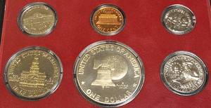 lot 44 image: 1975 proof coin set with dual years, 1975-75. A great addition for collectors