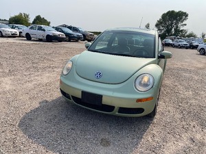 lot 6 image: 2006 Volkswagen New Beetle