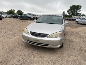 lot 9 image: 2004 Toyota Camry