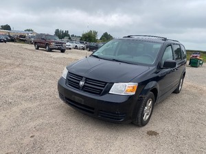 lot 18 image: 2010 Dodge Grand Caravan