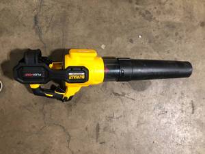 lot 26 image: Dewalt Leaf Blower Customer Returns See Pictures