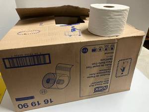 lot 14 image: Bath Tissue