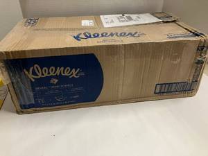 lot 8 image: Kleenex Hand Towels
