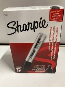 lot 22 image: Sharpie King Size Markers
