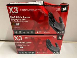 lot 133 image: Medium Black Nitrile Gloves