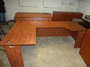 lot 100 image: Desk #1 Cherry Corner Desk