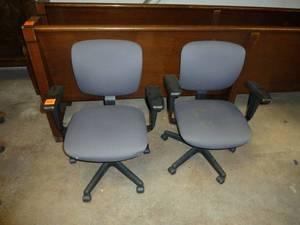 lot 109 image: Gray Swivel Office Chairs x 2