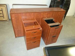 lot 118 image: Cherry Desk Drawers & Top Cabinet