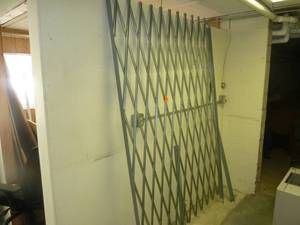 lot 129 image: Accordion Door Expandable 104