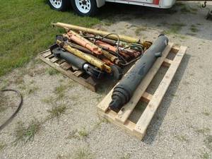 lot 12 image: Assorted Hydraulic Cylinders