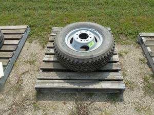 lot 15 image: Truck Dually Spare 22575R16