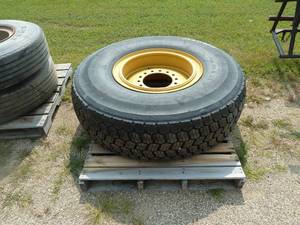 lot 18 image: John Deere 770 Road Grader Spare