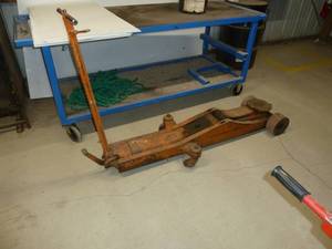 lot 20 image: Hydraulic Floor Jack 5 Ton
