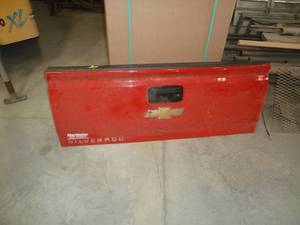 lot 28 image: 2016 Chevy Tailgate Red
