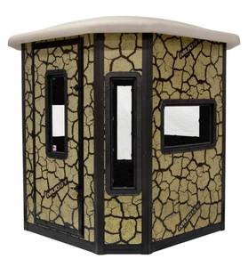 lot 11 image: Bull XL Deer Stand with Tower Base - Retail $4729.99