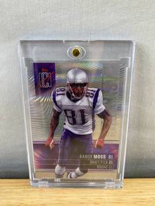 lot 413 image: Randy Moss Topps Signature Class Holographic NFL Football Card - New England Patriots