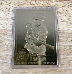lot 486 image: 2000 Tony Gwynn 22kt Gold MLB Baseball Card - San Diego Padres