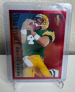 lot 604 image: 1995 Score Brett Favre Star Struck NFL Football Trading Card Green Bay Packers M