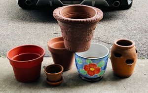 lot 76 image: Collection of 6 Assorted Garden Planters and Pots