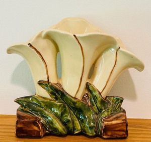 lot 36 image: Vintage McCoy Pottery Yellow Three Triple Lily Vase Made In USA Planter