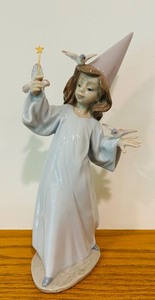 lot 62 image: Lladro Figurine Magical Moment