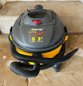 lot 70 image: 8 Gallon Shop Vac