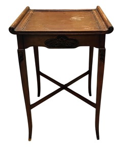 lot 33 image: Small Vintage Side Table