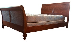lot 6 image: MBR - Ethan Allen British Classics Queen Sleigh Bed
