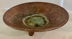 lot 141 image: LR - Studio Art Pottery Bowl with Crushed Glass Inlay, 8 Inch