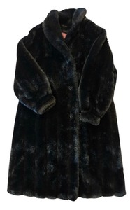 lot 197 image: MBR - Vintage Hillmoor New York Black Fur Coat Size Large