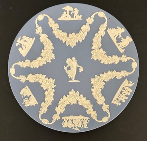 lot 188 image: K - Wedgwood Collectors Society Blue Jasperware Plate 6.5 Inch