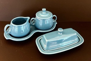 lot 21 image: K - Fiesta Blue Ceramic Creamer, Sugar, Tray and Butter Dish Set