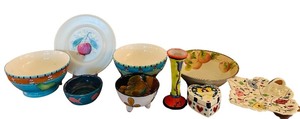 lot 86 image: K - Assorted Hand Painted Stoneware and Pottery Bowl and Plate Collection