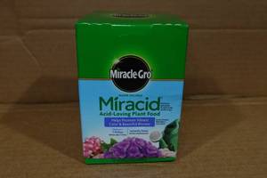 lot 70 image: 1 Pound Miracle-Gro Miracid Acid Loving Plant Food