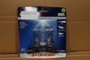 lot 71 image: Sylvania Silverstar Halogen Lamps - 9005