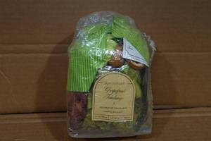 lot 79 image: Aromatique Grapefruit Fandange Decorative Fragrance
