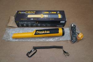 lot 3 image: Nokta AccuPoint Pin Point Metal Detector