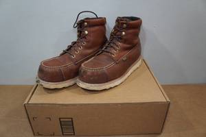 lot 16 image: Irish Setter Wingshooter St Mens 7 Waterproof Boots Style 83632 - Size 8.5