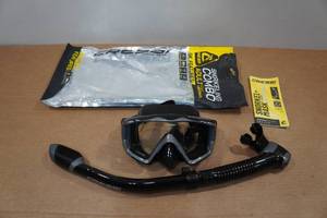 lot 58 image: Cressi Pano 3 Snorkel Set