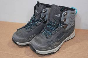 lot 130 image: Vasque 7252 Breeze AT Kids Hiking Boots - Size 1