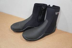 lot 136 image: Cressi Isla 2.5mm Neoprene Dive Boots - Size 7